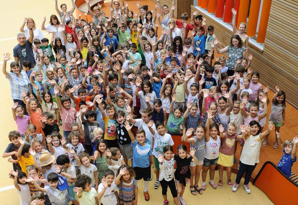 Eine Gruppe von Schülern in der Grundschule der Deutschen Schule Athen